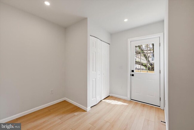 Building Photo - 1705 Olive St