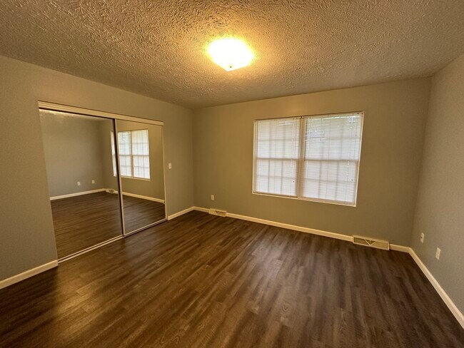 Building Photo - 505 Harriet Ct