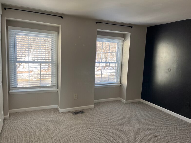 Building Photo - 19 Burnsway Ct