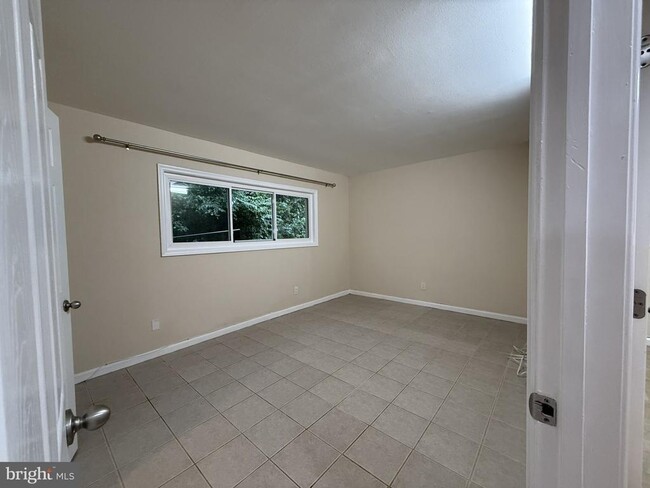 Building Photo - 4937 Americana Dr