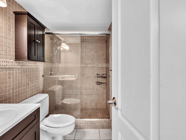 Building Photo - 2030 S Ocean Dr