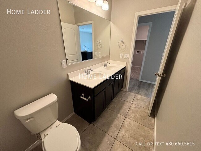 Building Photo - 10453 E Cliffrose Ln