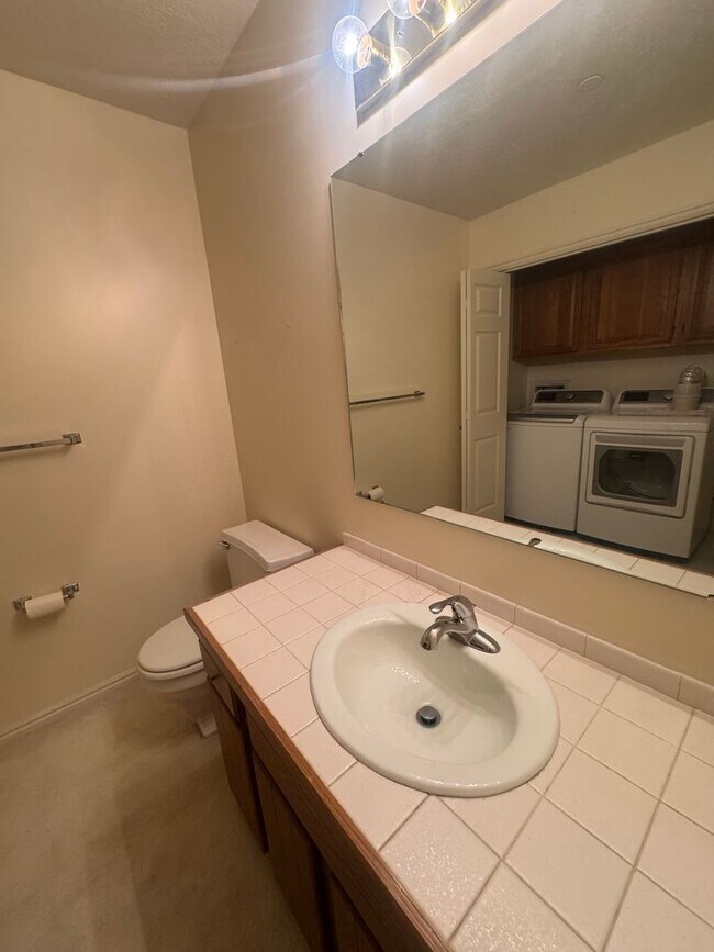 Building Photo - Beautiful Condo in Prime SLC location!