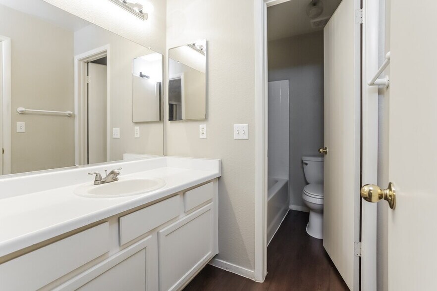 Building Photo - 7208 Pinon Crest Ct