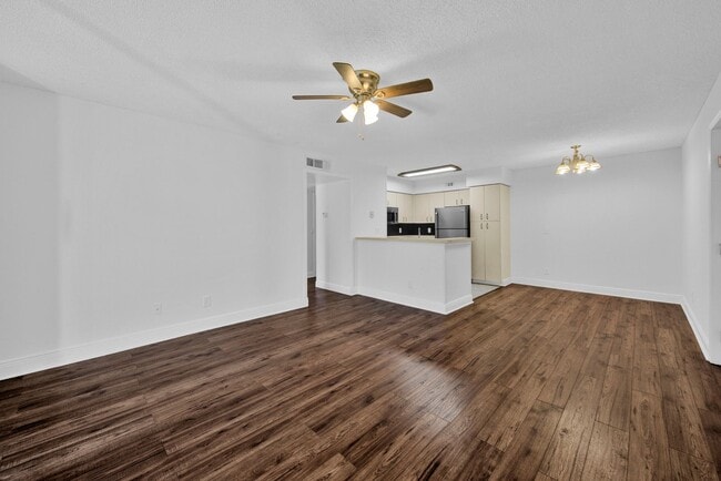 Building Photo - 1/1 in Fort Myers- Unfurnished Annual