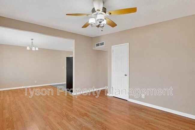 Building Photo - 5932 Avenida La Barranca NW