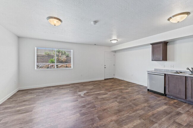 Building Photo - 14888 S Sliding Rock Way