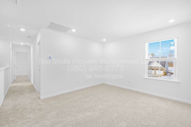 Building Photo - 2137 Riverbend Ave