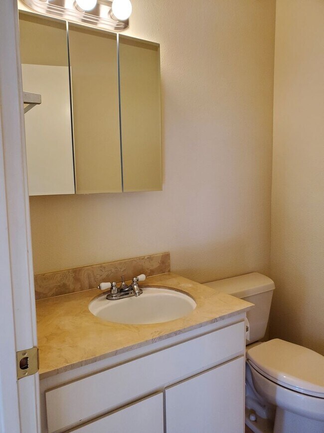 Building Photo - EASTER WAY - LOCATED NEAR UCSD IN UTC!  MO...