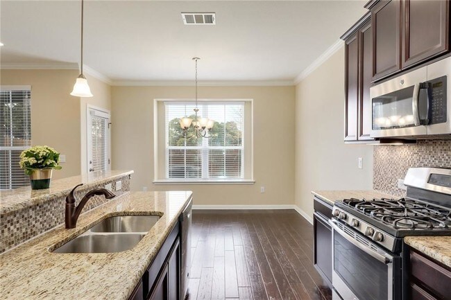 Building Photo - 13400 Briarwick Dr