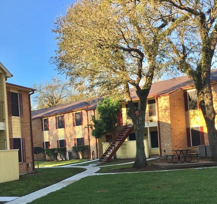 Ashley Court Sweeny Tx Apartment Finder Ashley Court Sweeny Tx Apartment Finder