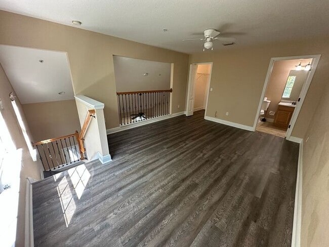 Building Photo - Beautiful 3 bed 3 bath town home