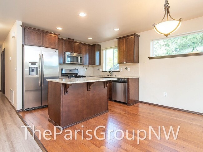 Building Photo - Super 2012 Shoreline Home – Upgrades, Wood Flrs, 3car Grg+++