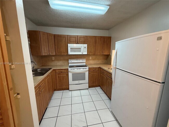 Building Photo - 2690 W 76th St