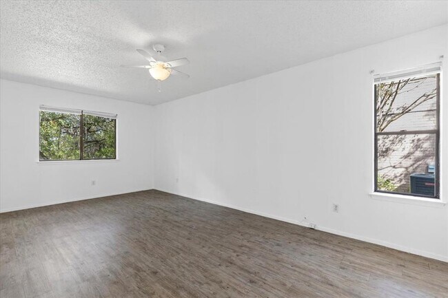 Building Photo - 6300 London Dr