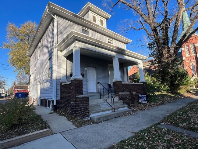 Primary Photo - 2216 S Harrison St