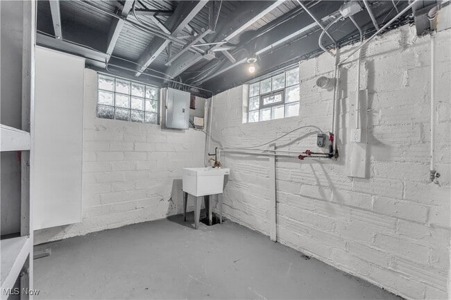Building Photo - 3195 W 114th St