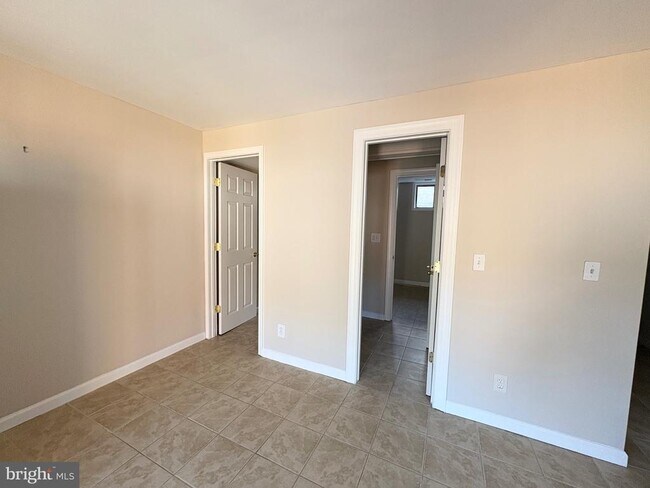 Building Photo - 7653 Stana Ct