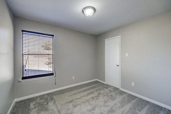 Building Photo - 15529 Aiken Ln