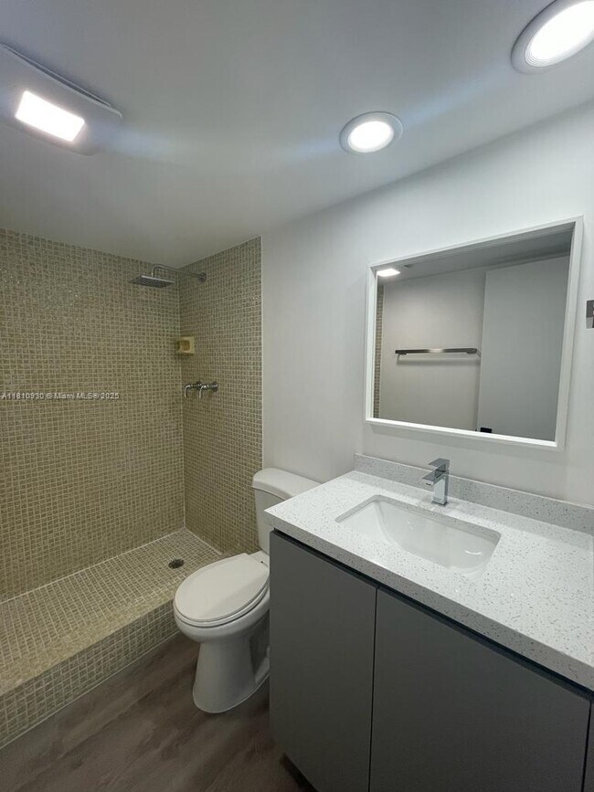 Building Photo - 3151 S Palm Aire Dr