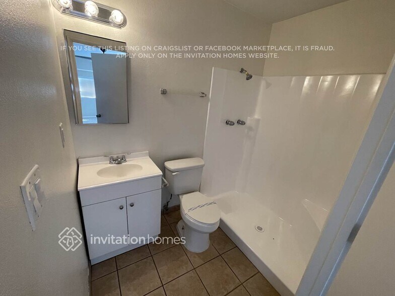 Building Photo - 9201 N 18th Ave