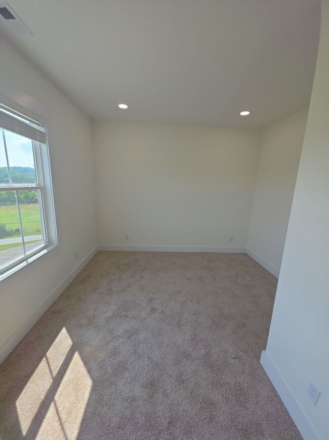 Building Photo - 3-Bedroom Highbury Townhome with Pool and Pickleball Court