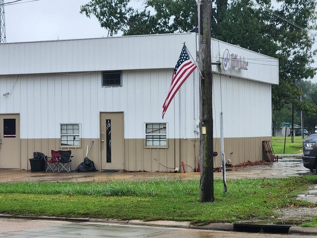Building Photo - 511 Tunica Dr W