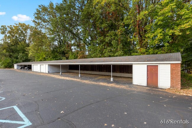 Building Photo - 630 56th St SE