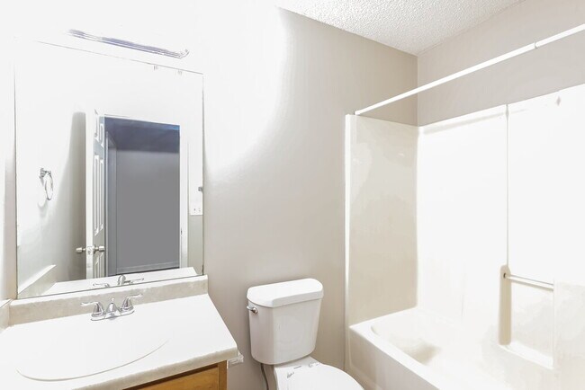 Building Photo - 6346 Hickory Ln Cir