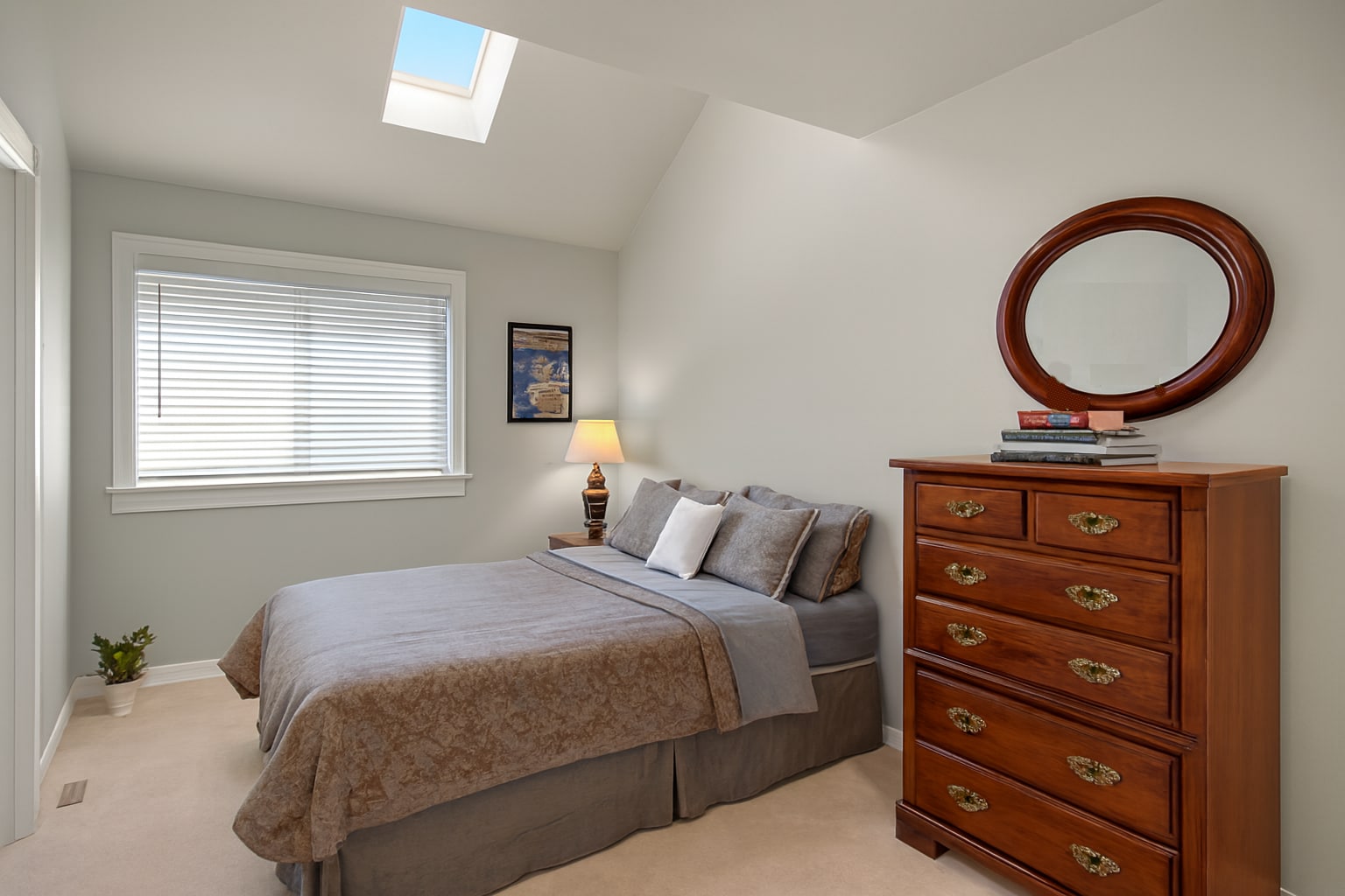 2nd Bedroom - 404 Aloha St