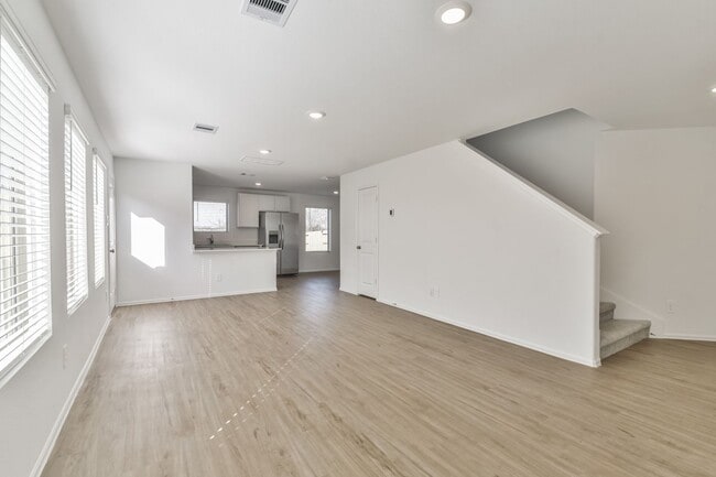 Building Photo - Immaculate 4 bedroom home in Becker Fields!