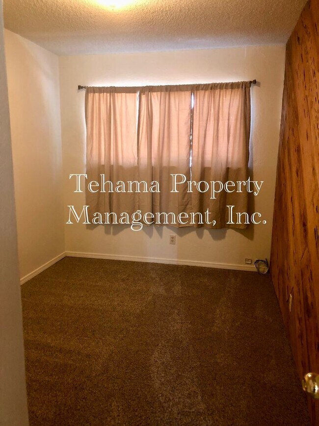 Building Photo - 4 bedroom 2 bathroom downtown Red Bluff home