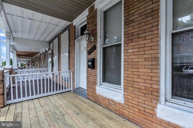 Building Photo - 3027 Walbrook Ave