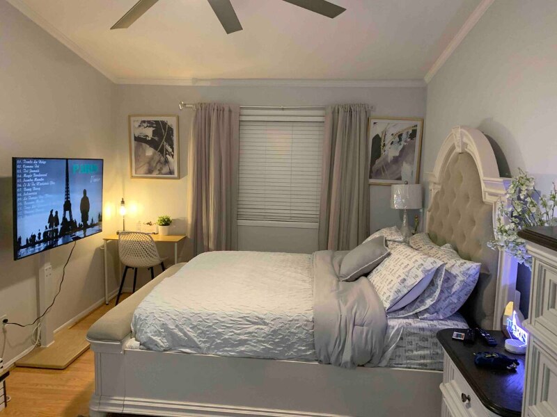 Building Photo - 8012 Valley Manor Rd