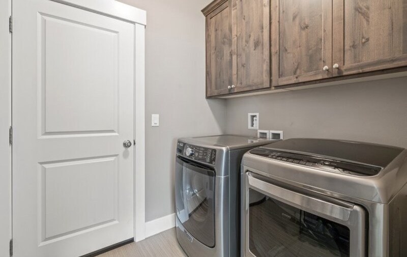 Building Photo - 4677 Southampton Dr SE