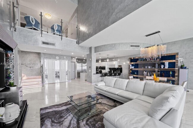 Building Photo - 17121 Collins Ave