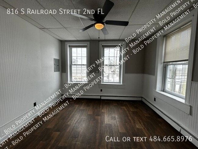 Building Photo - 816 S Railroad St