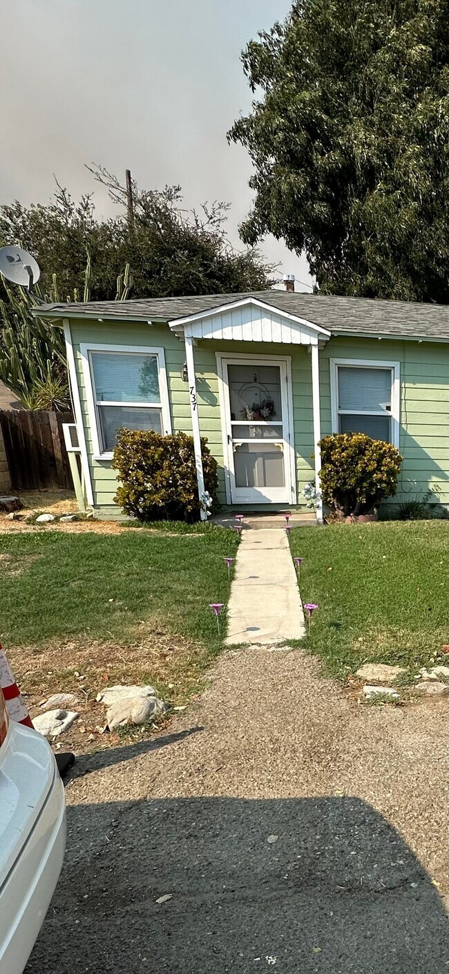 Building Photo - 737 W Vernon Dr