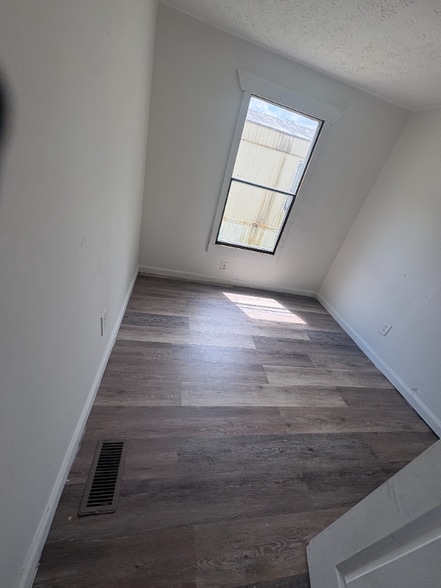 Building Photo - 6500 US-60