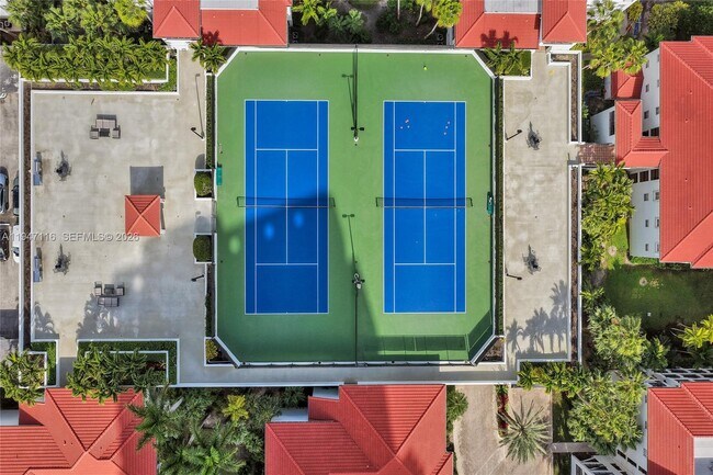 Building Photo - 3155 NE 184th St