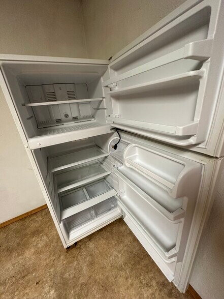 Fridge - 117 E Main St