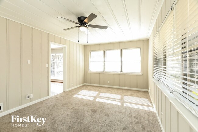 Building Photo - 3364 Valley Park Dr