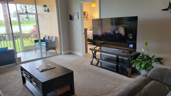 Building Photo - Annual UNfurnished 2/2 ground floor condo in water front boating community