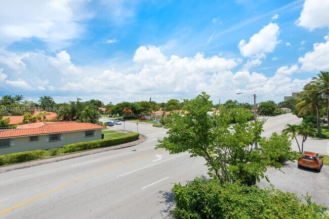 Building Photo - 411 SW 37th Ave