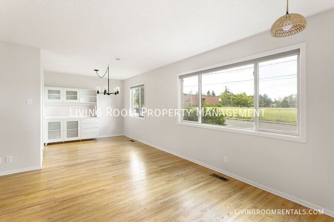 Building Photo - 5030 NE 41st Ave