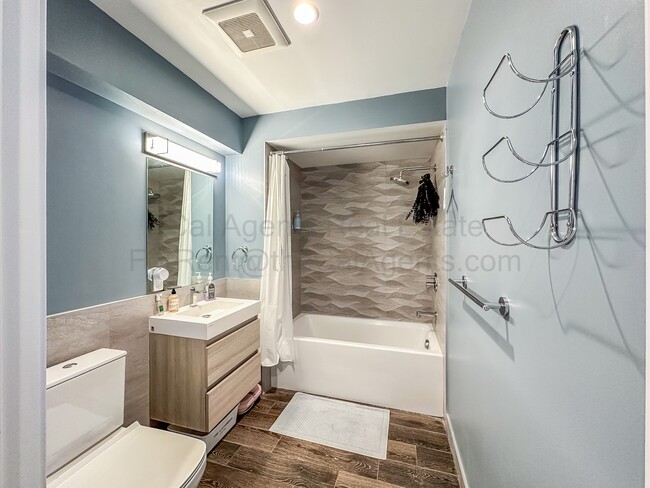 Building Photo - 2747 San Pablo Ave