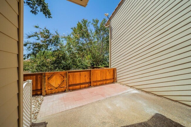 Building Photo - 8402 Alta Mesa