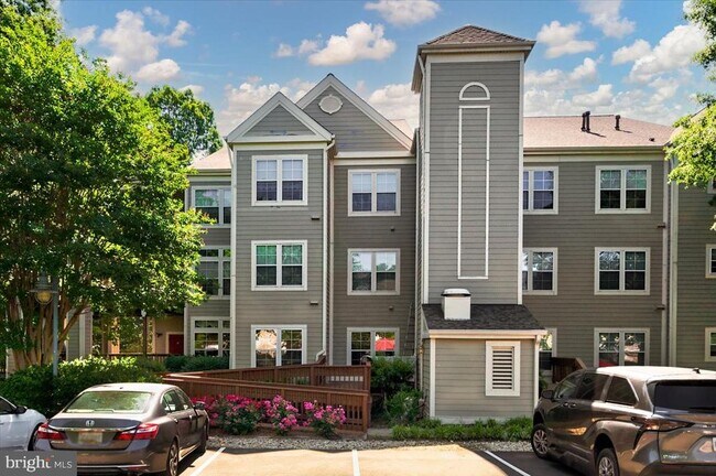 Building Photo - 921 Spinnaker Way