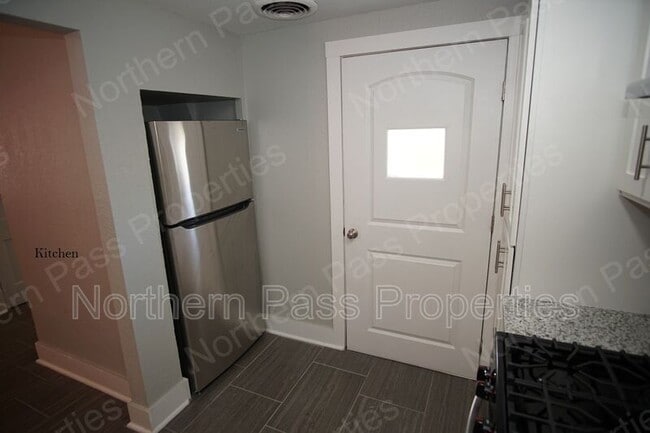 Building Photo - 2114 Tremont Ave