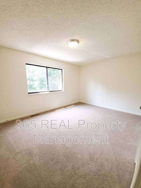 Building Photo - 2141 28th Ave Ct